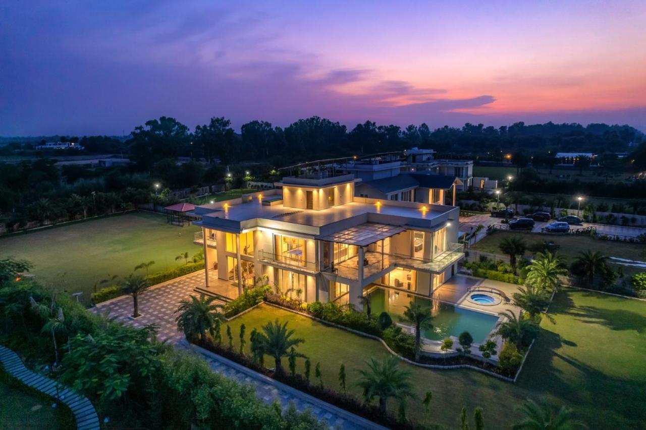 Stayvista At Blanc Belle With Outdoor Pool Sohna Экстерьер фото