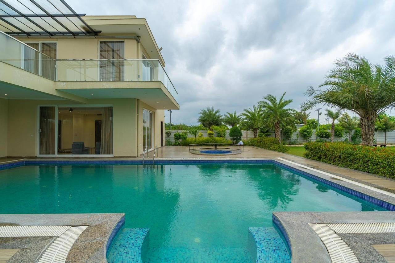 Stayvista At Blanc Belle With Outdoor Pool Sohna Экстерьер фото