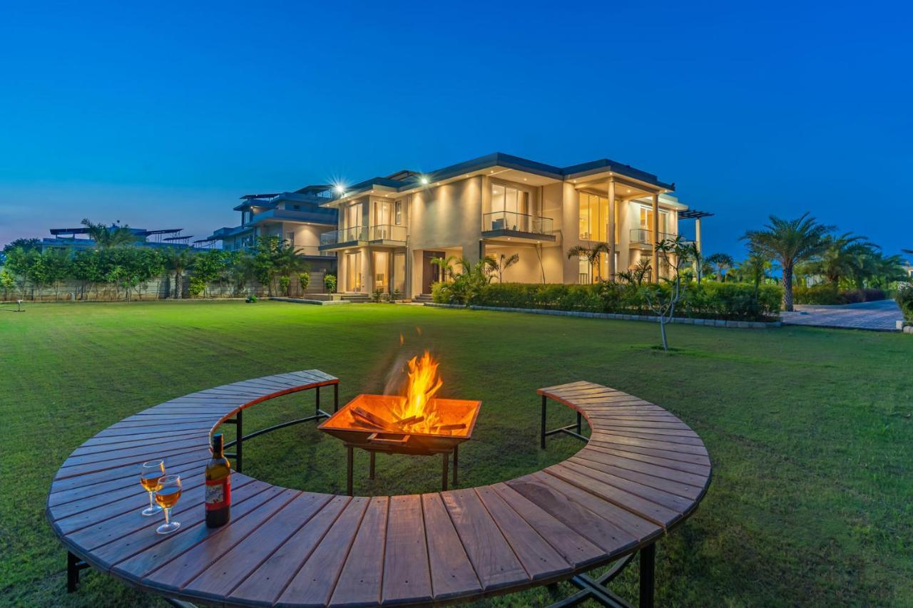 Stayvista At Blanc Belle With Outdoor Pool Sohna Экстерьер фото